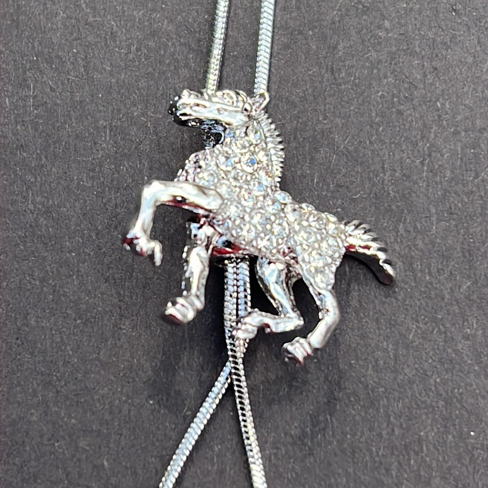 New Crystal moveable Horse Lanyard 18”chain, beautiful and unique for everyone